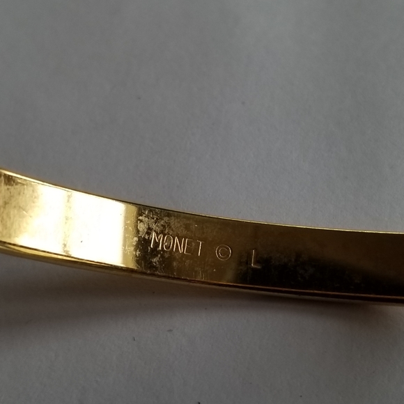 Vintage Monet bracelet gold tone bangle textured beveled - Picture 6 of 9